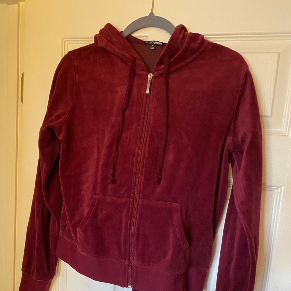 Fashion nova velvet sweatsuit